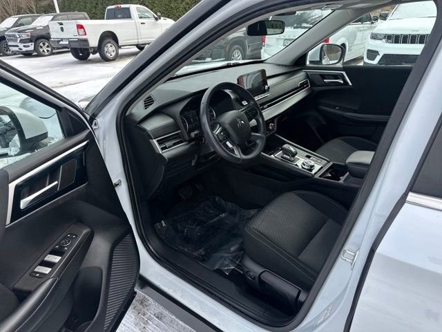 Used 2022 Mitsubishi Outlander ES image 31