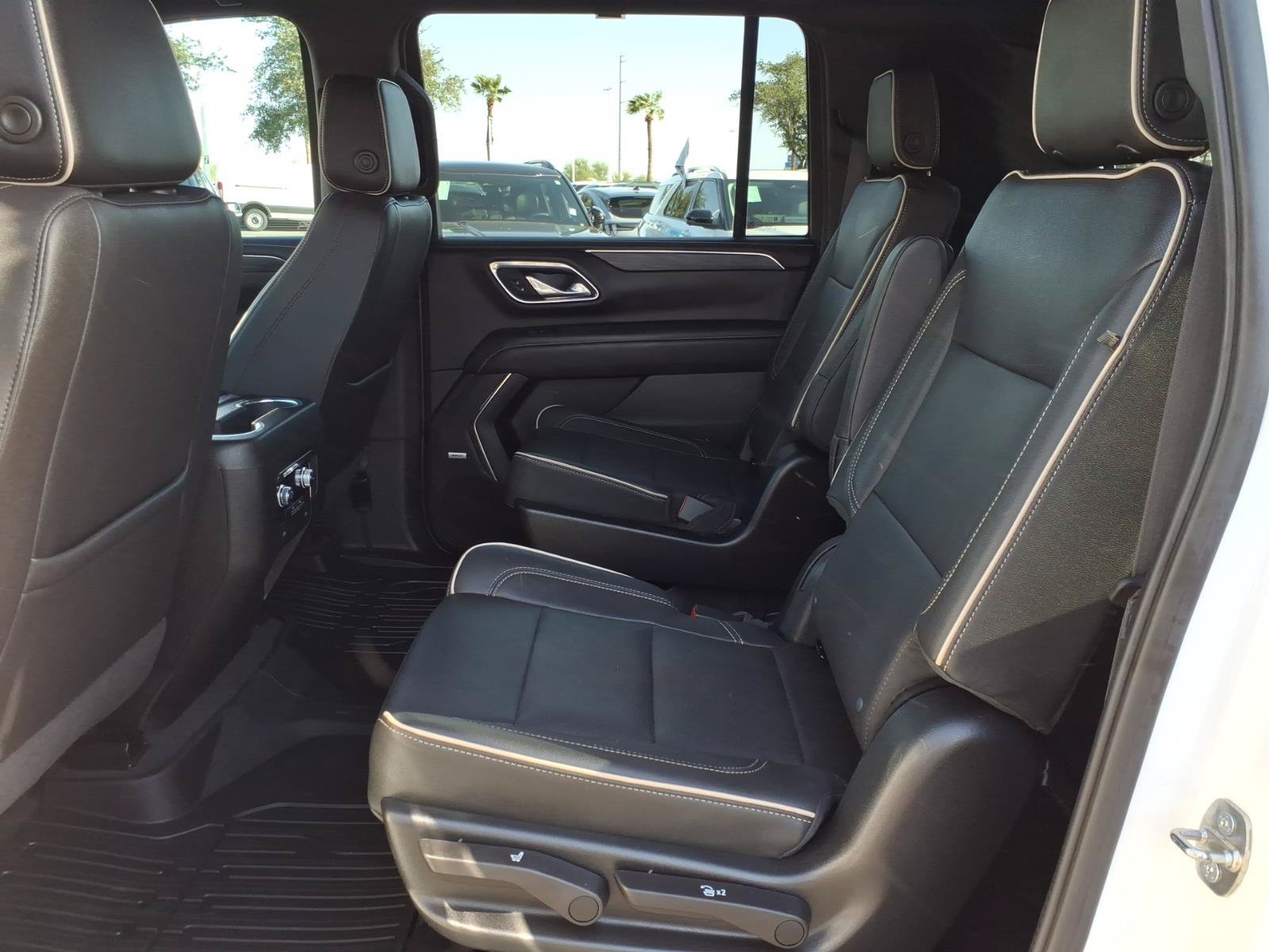 Used 2023 GMC Yukon XL SLT AWD/4WD image 15