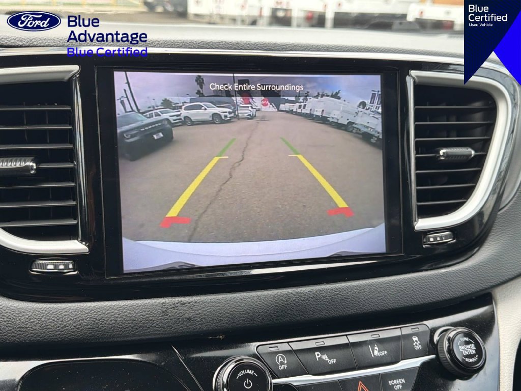 Used 2023 Chrysler Pacifica Touring-L FWD image 33