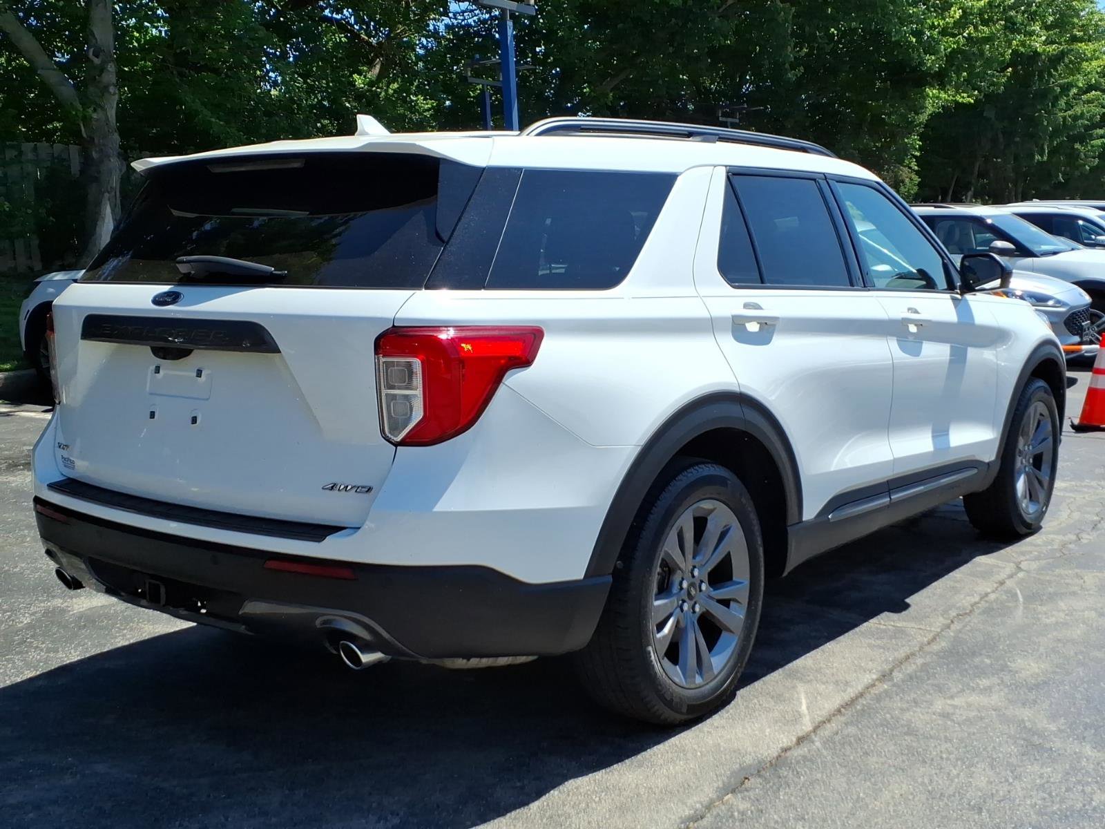 Certified 2023 Ford Explorer XLT w/ Equipment Group 202A AWD/4WD image 4
