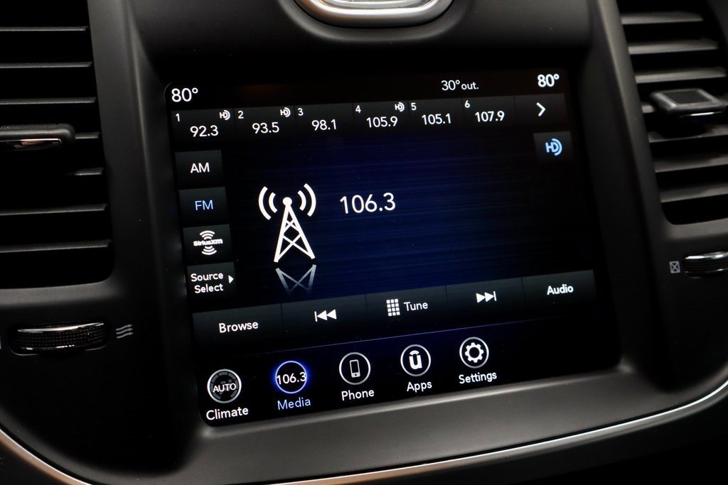 Used 2022 Chrysler 300 Touring image 32