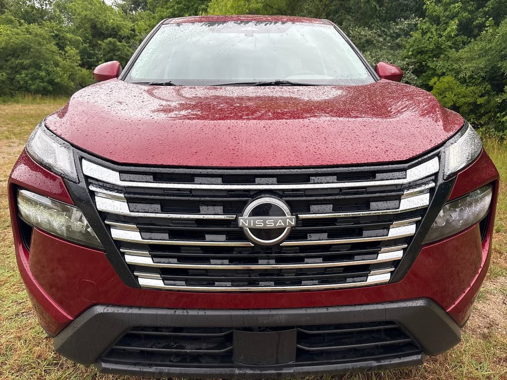 Used 2025 Nissan Rogue SV AWD/4WD image 2