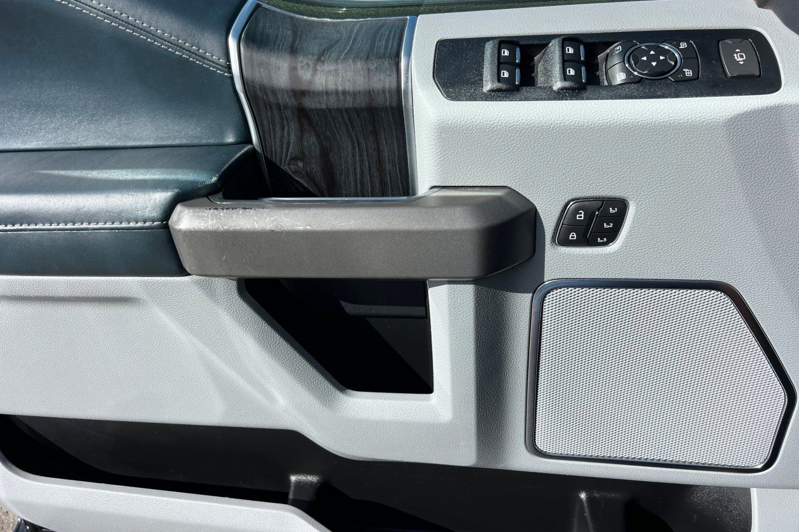 Certified 2022 Ford F250 Limited w/ FX4 Off-Road Package image 12