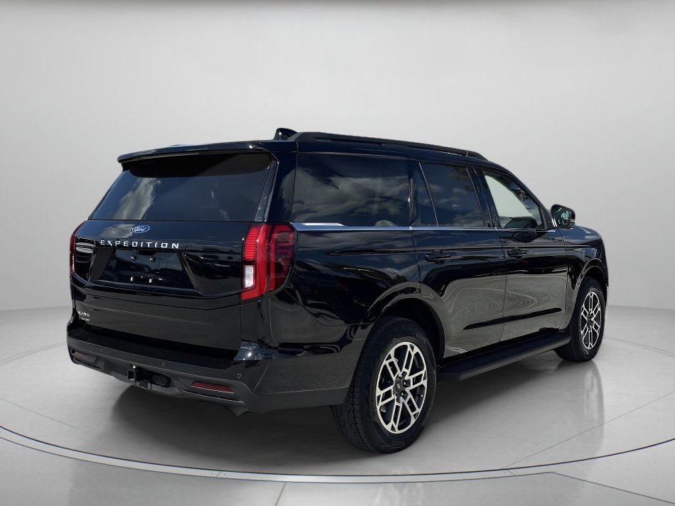 Certified 2025 Ford Expedition Active AWD/4WD image 4