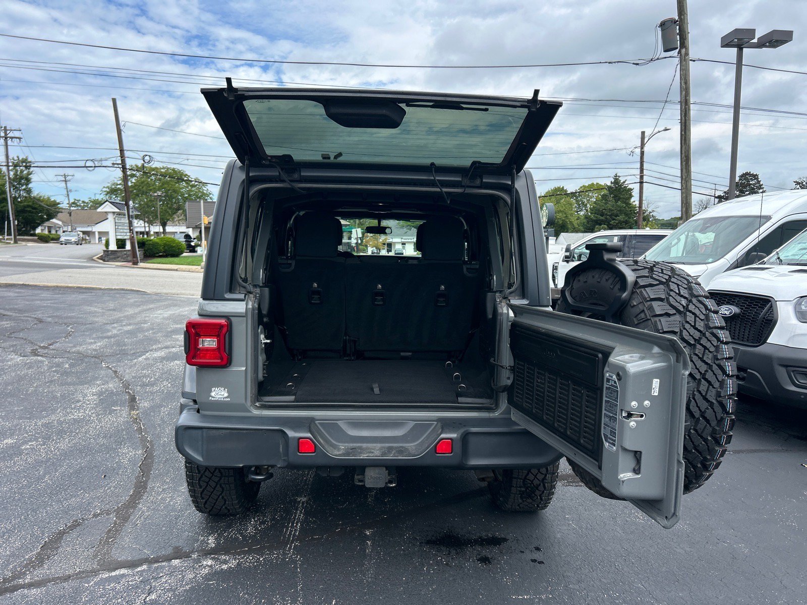 Used 2018 Jeep Wrangler Unlimited Sahara AWD/4WD image 15