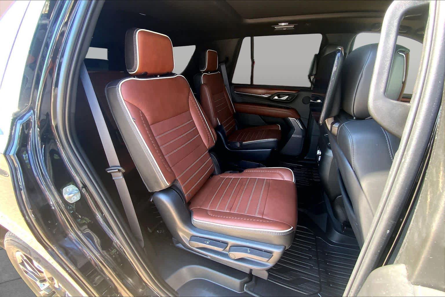 Used 2023 GMC Yukon Denali Ultimate w/ LPO, Floor Liner Package AWD/4WD image 20