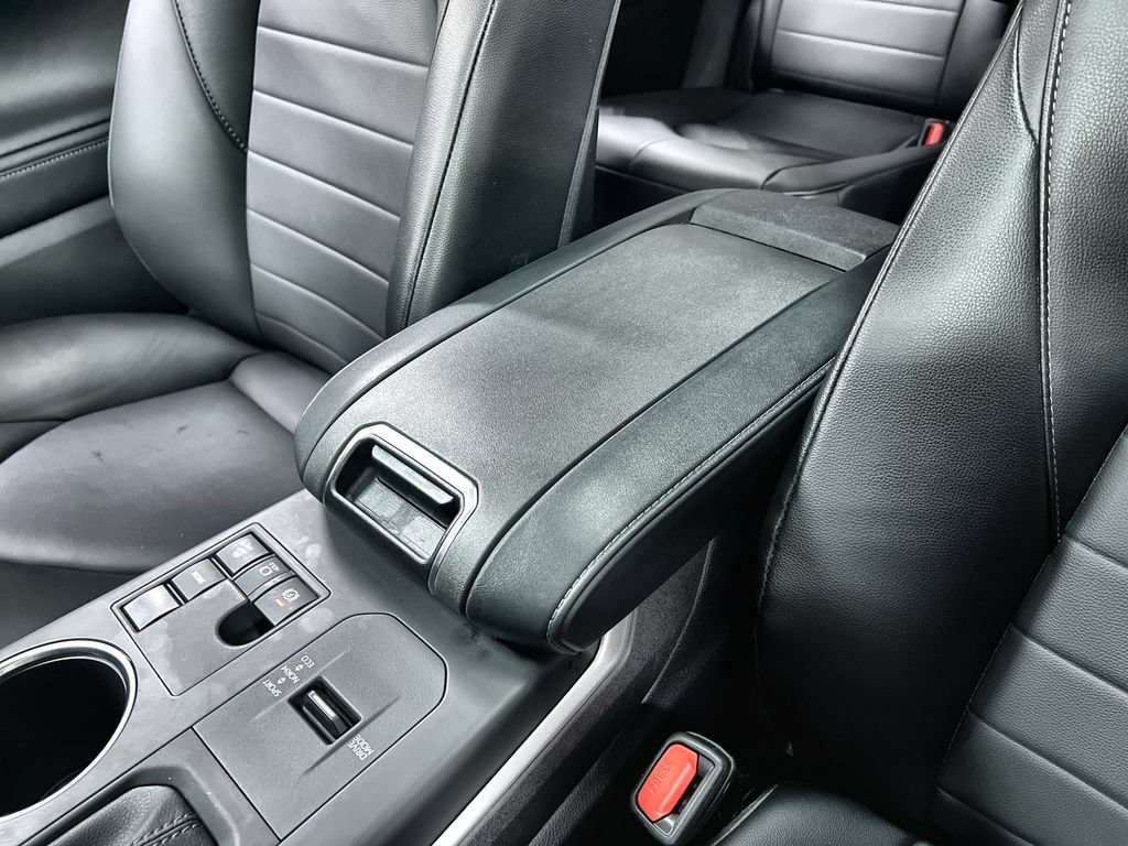 Used 2024 Toyota Highlander XLE FWD image 37