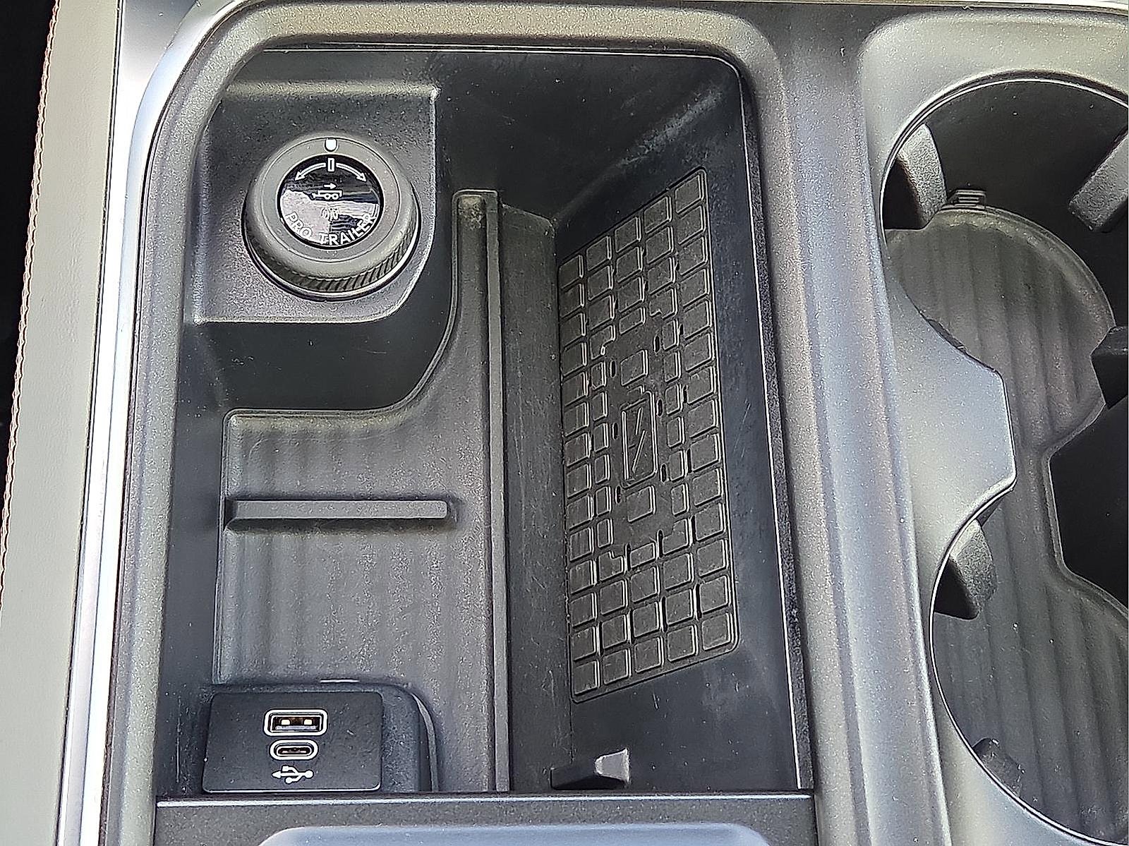 Certified 2025 Ford Expedition Active image 20