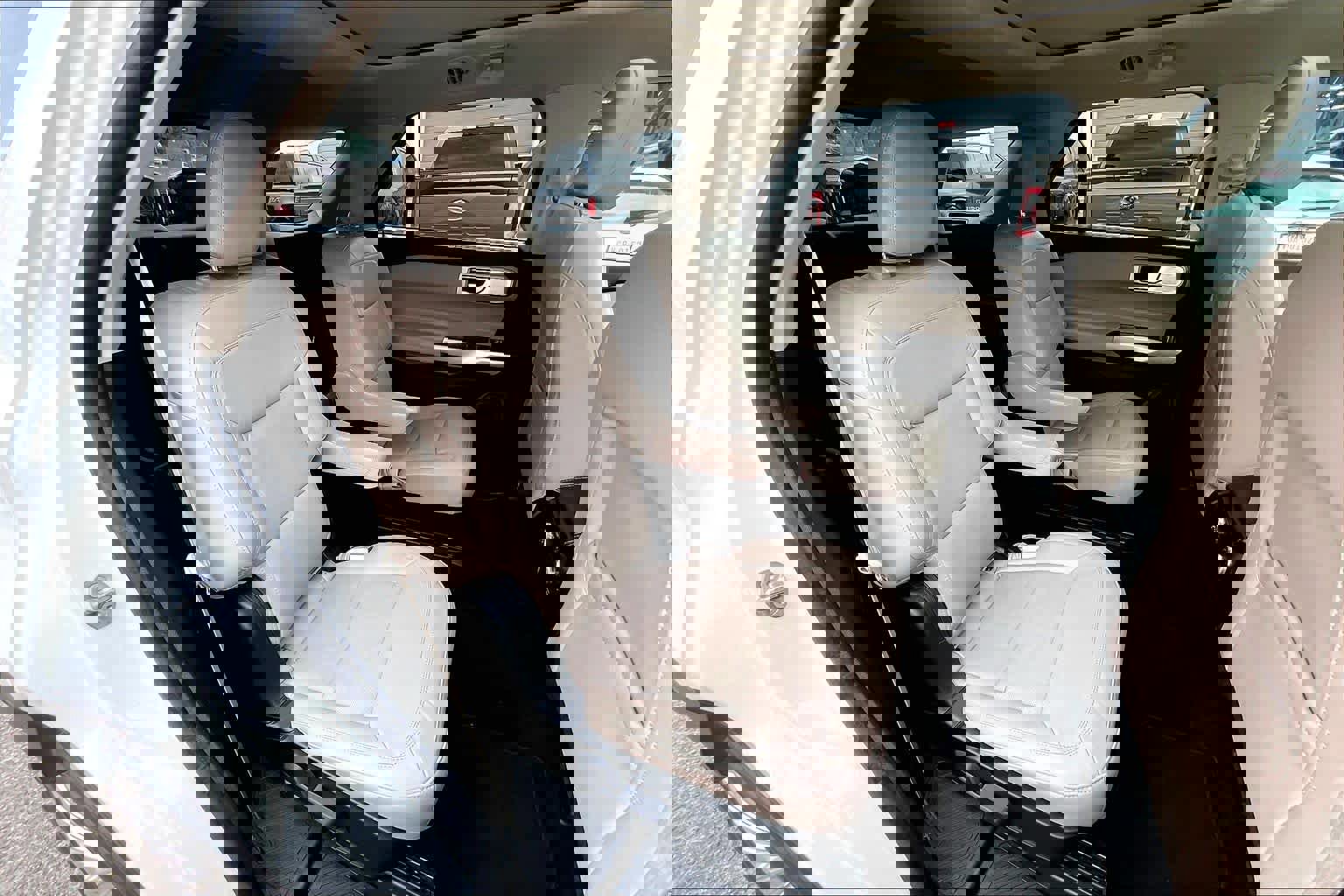 Certified 2023 Ford Explorer Limited w/ Limited Technology Package image 21