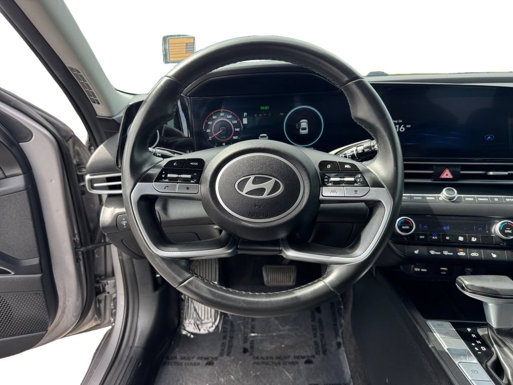 Used 2025 Hyundai Elantra SEL FWD image 16