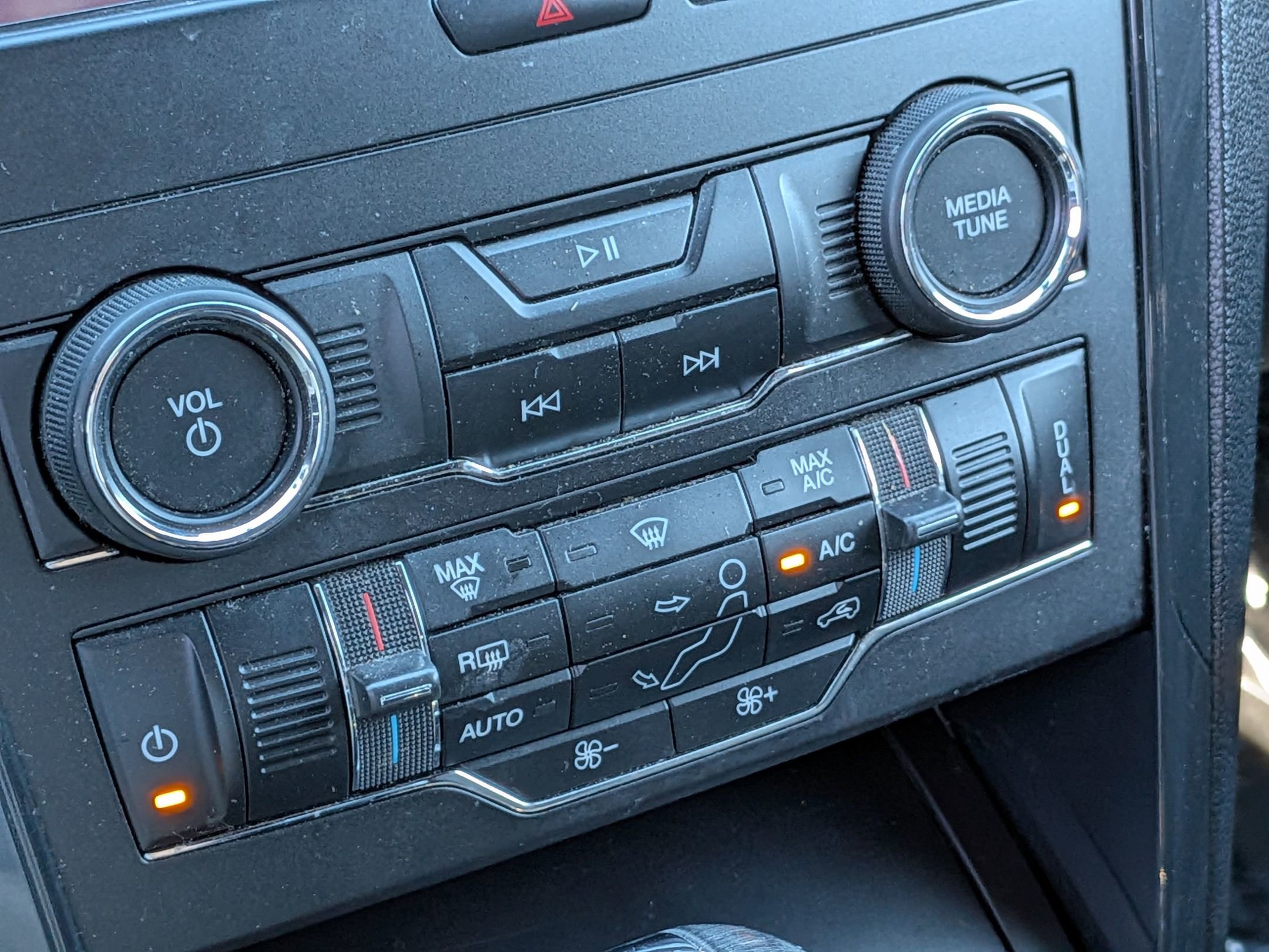 Certified 2019 Ford Explorer XLT w/ Equipment Group 201A image 24