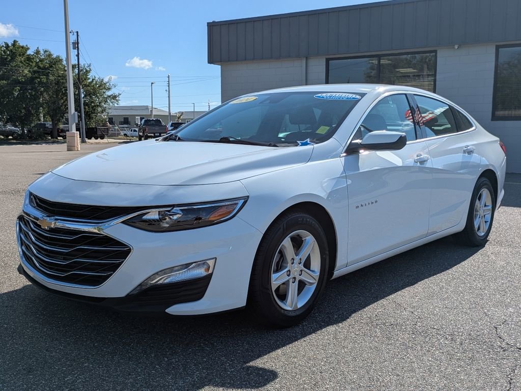 Used 2024 Chevrolet Malibu LT image 2