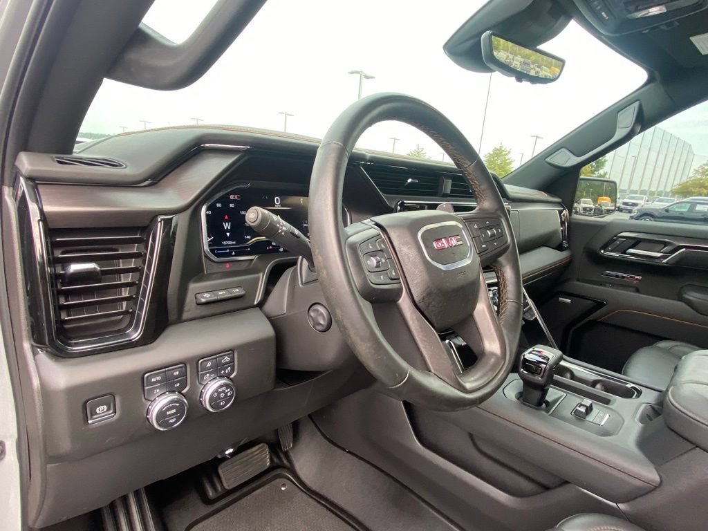 Used 2025 GMC Sierra 1500 AT4 w/ AT4 Premium Package AWD/4WD image 9