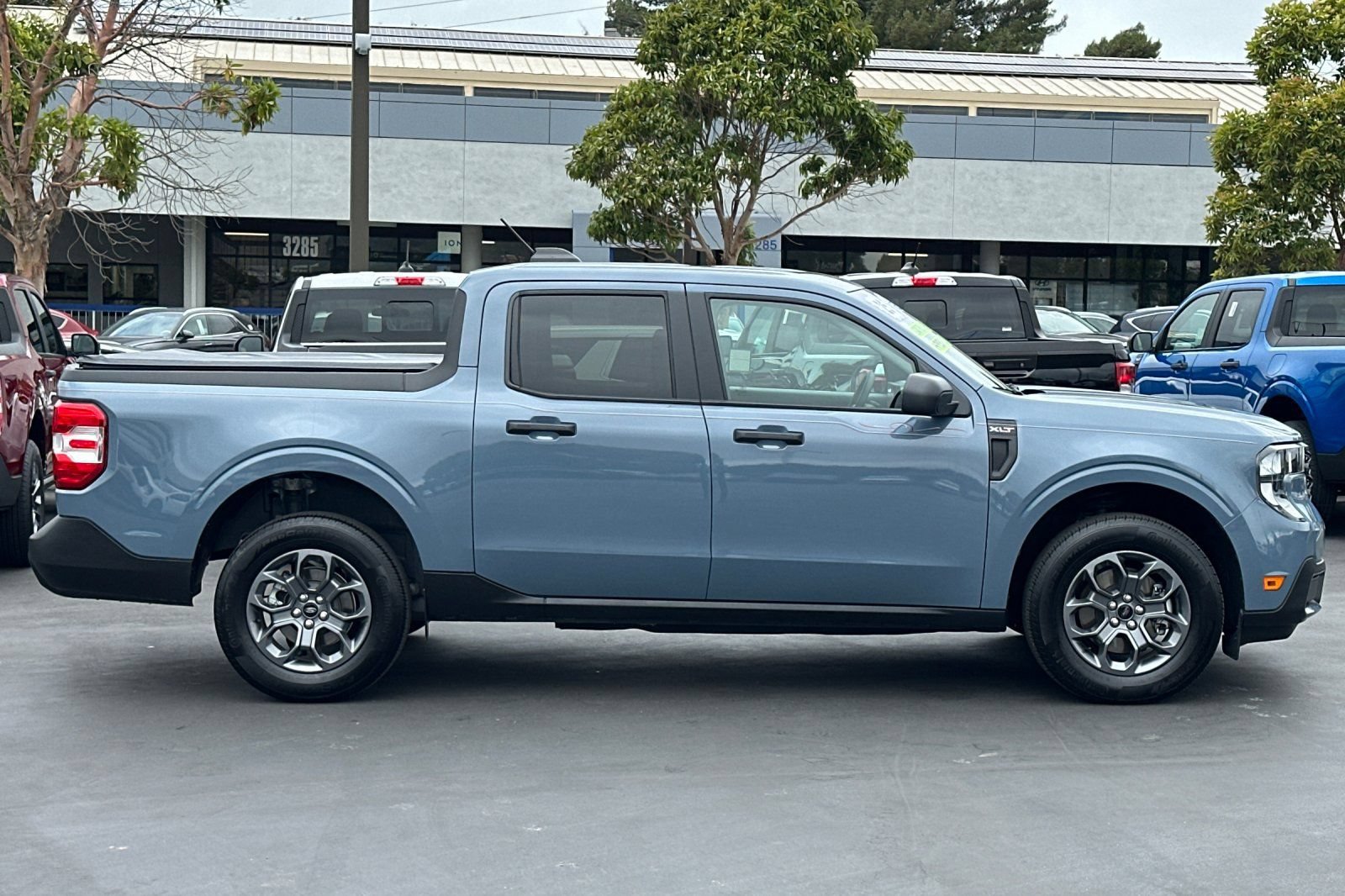 Certified 2025 Ford Maverick XLT FWD image 4