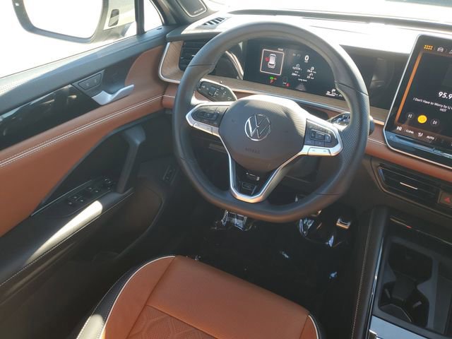 Used 2025 Volkswagen Tiguan SEL R-Line image 11