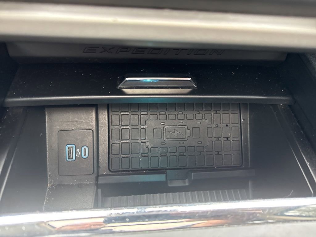 Certified 2022 Ford Expedition Max XLT image 9