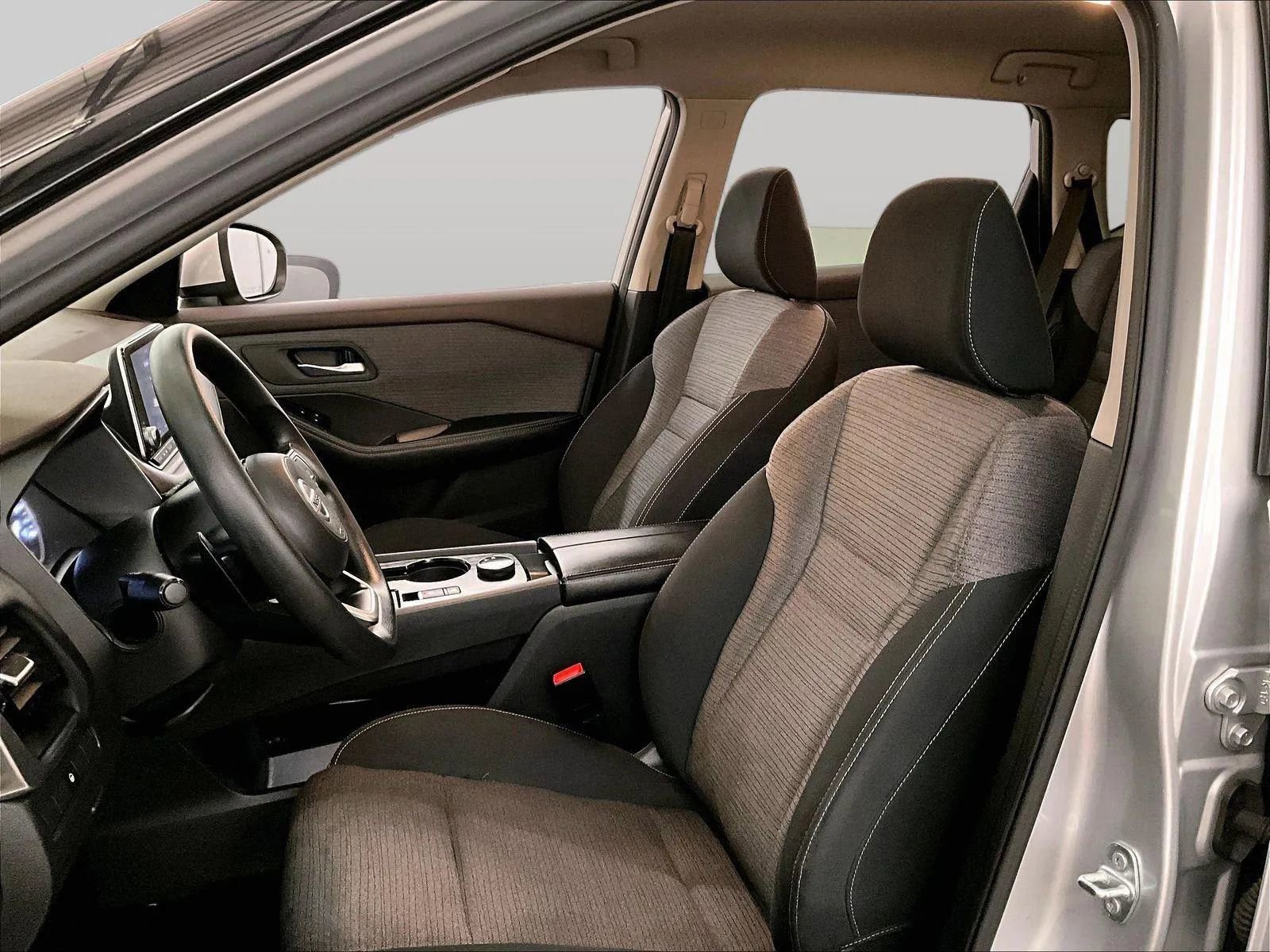 Used 2021 Nissan Rogue SV image 24