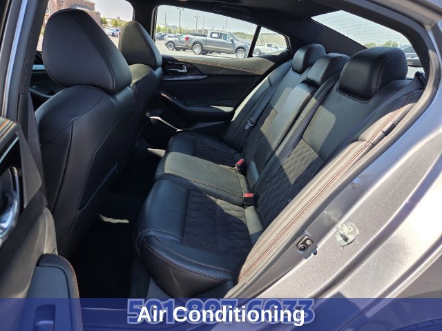 Used 2022 Nissan Maxima SR w/ Sport Mat Group FWD image 11