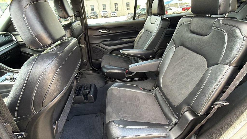 Used 2024 Jeep Grand Cherokee L Altitude RWD image 25