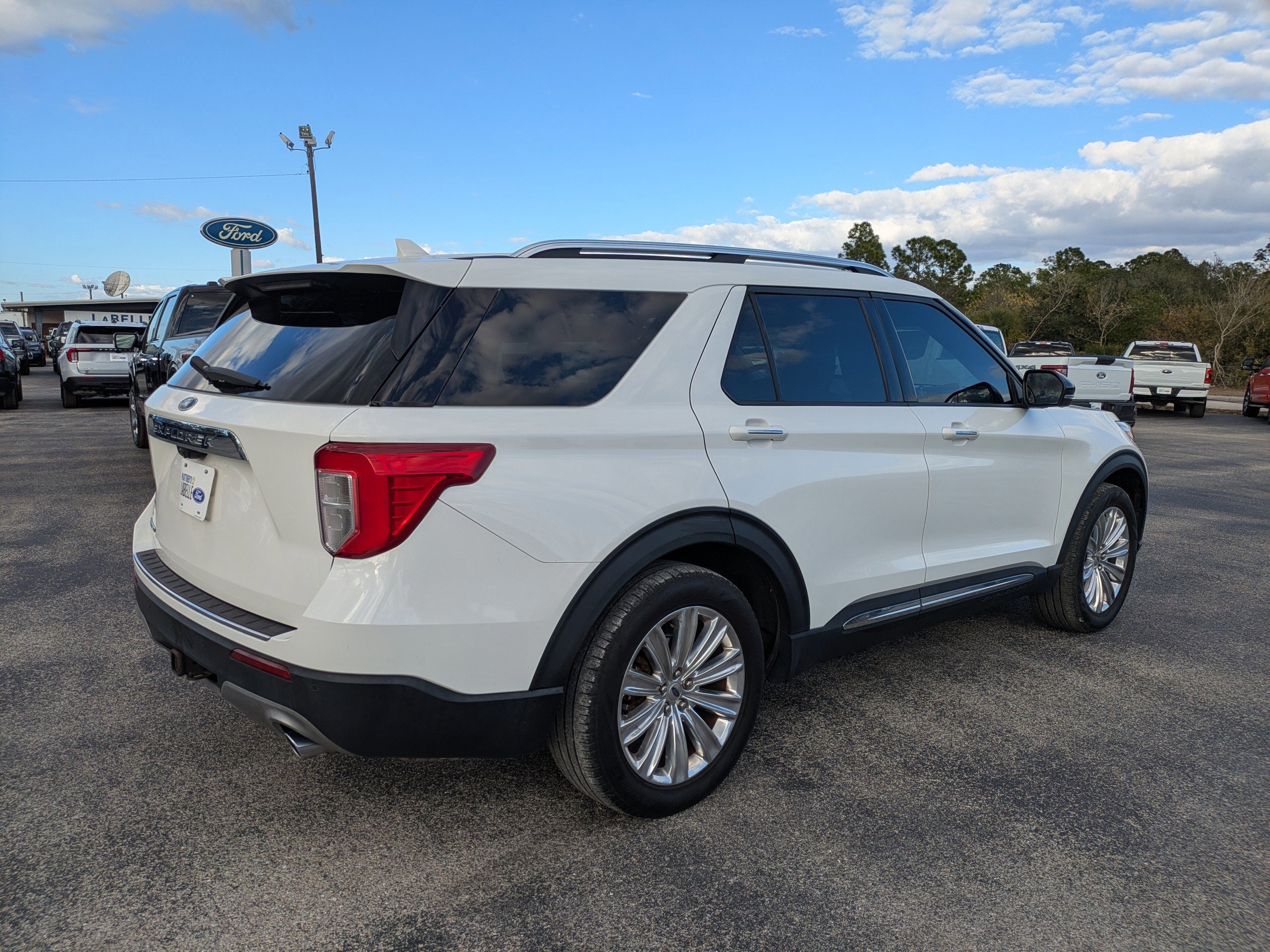 Certified 2022 Ford Explorer Limited w/ Limited Technology Package image 5