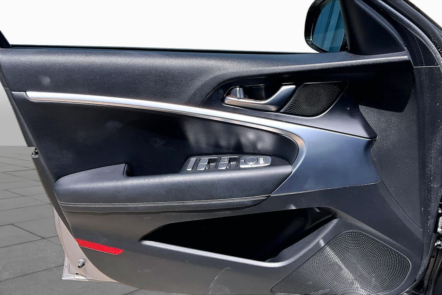Used 2020 Genesis G70 2.0T RWD image 21