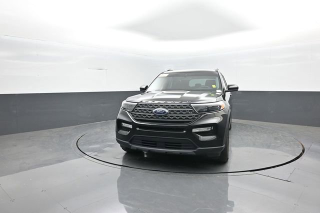 Certified 2022 Ford Explorer XLT w/ Equipment Group 202A AWD/4WD image 3