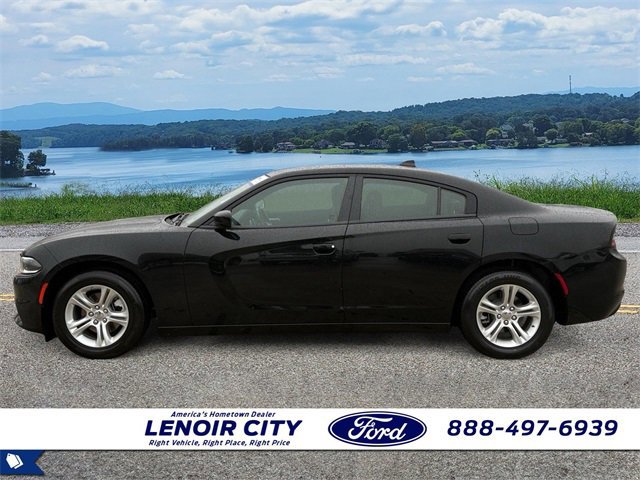 Used 2023 Dodge Charger SXT image 2