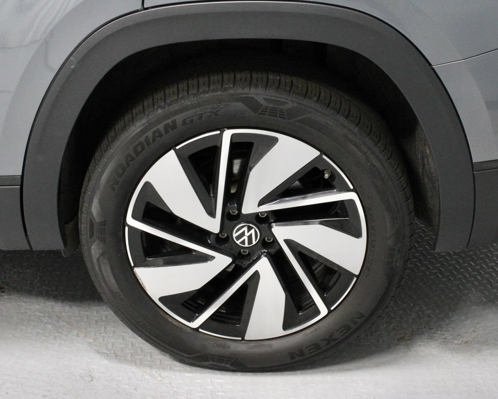 Used 2025 Volkswagen Atlas SE AWD/4WD image 19