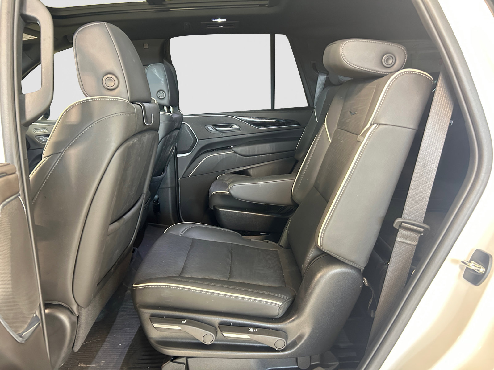 Used 2024 Cadillac Escalade Sport w/ LPO, ONYX Package AWD/4WD image 12