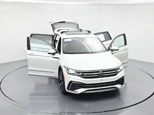 Used 2023 Volkswagen Tiguan SEL R-Line AWD/4WD image 45