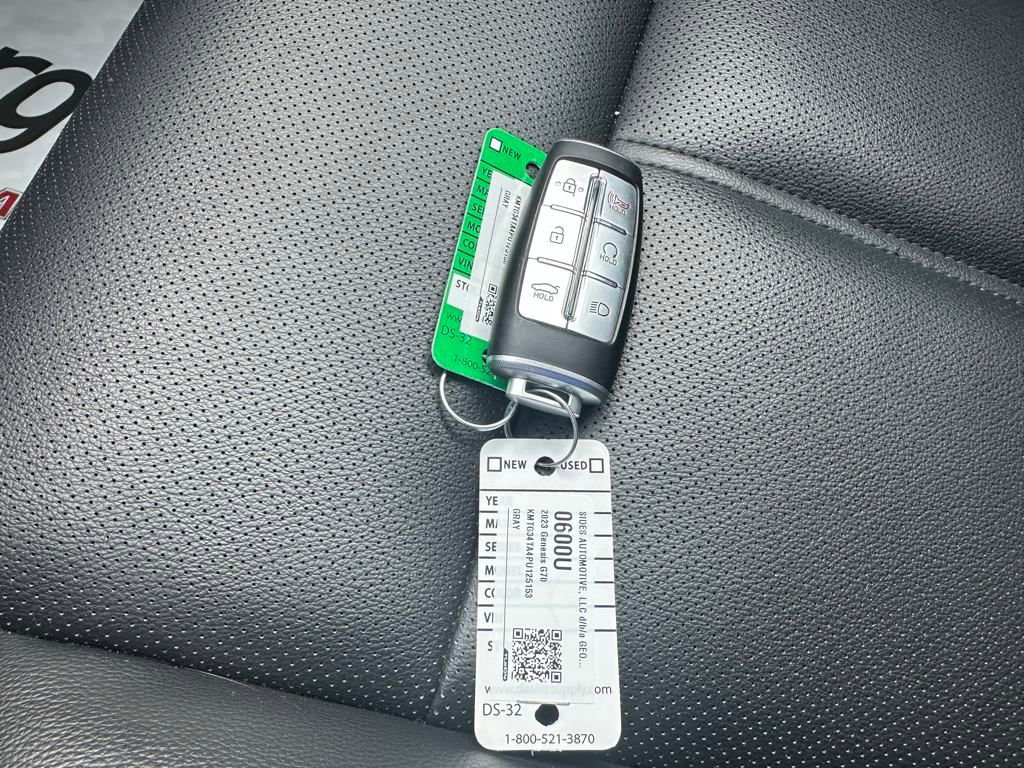 Used 2023 Genesis G70 2.0T image 22