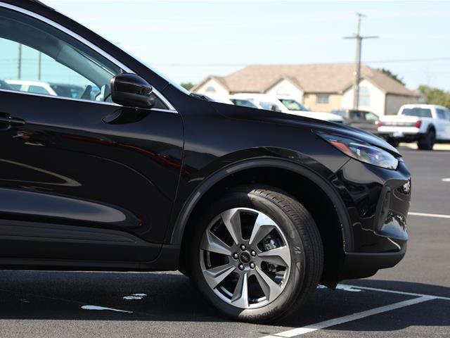 Certified 2025 Ford Escape Platinum AWD/4WD image 8
