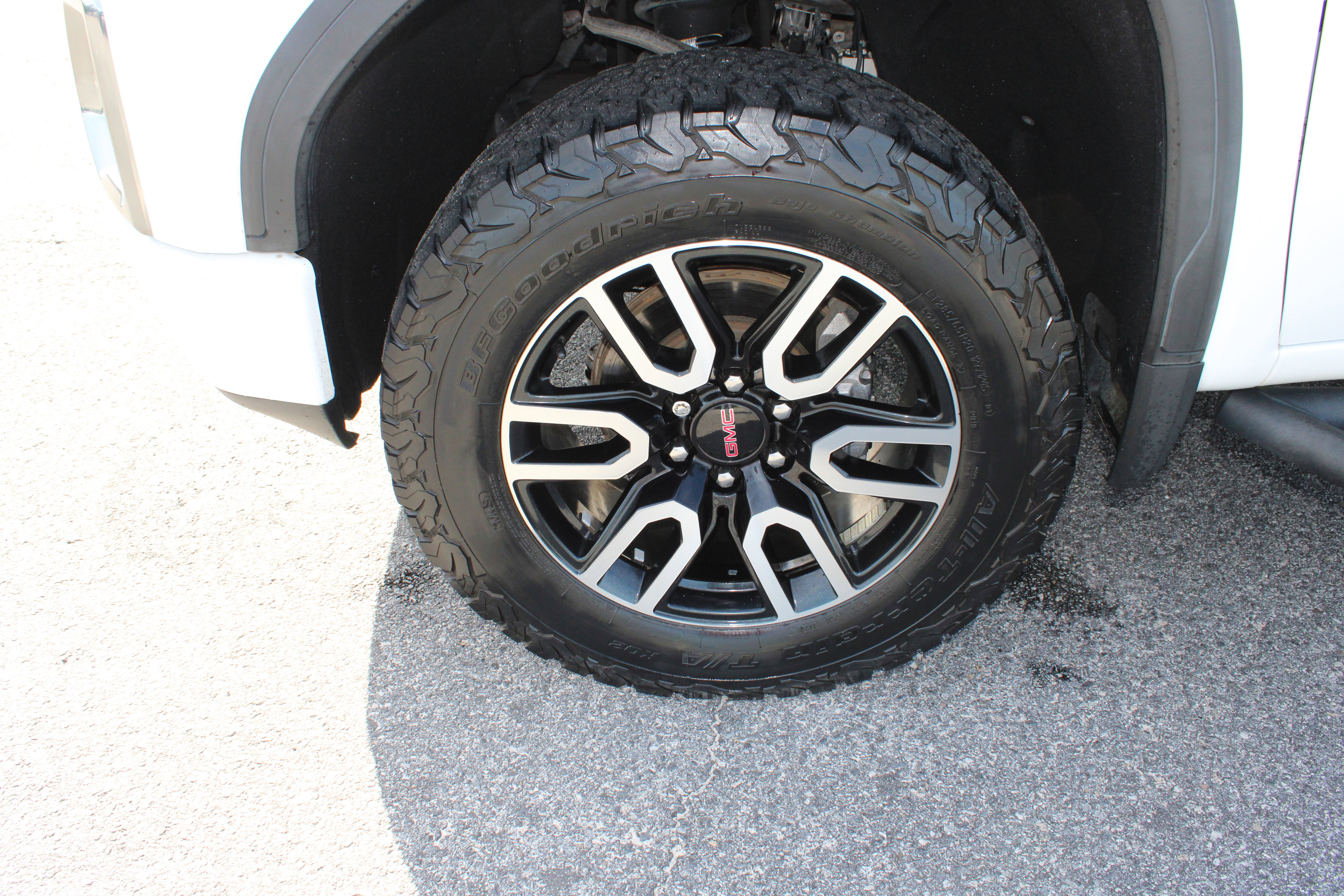 Used 2021 GMC Sierra 1500 AT4 w/ AT4 Premium Package AWD/4WD image 11