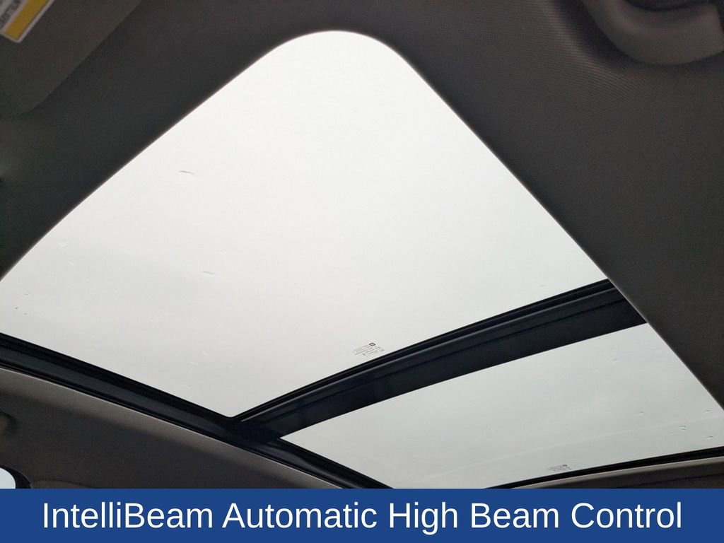 Used 2021 Cadillac XT4 Premium Luxury w/ Cold Weather Package image 17