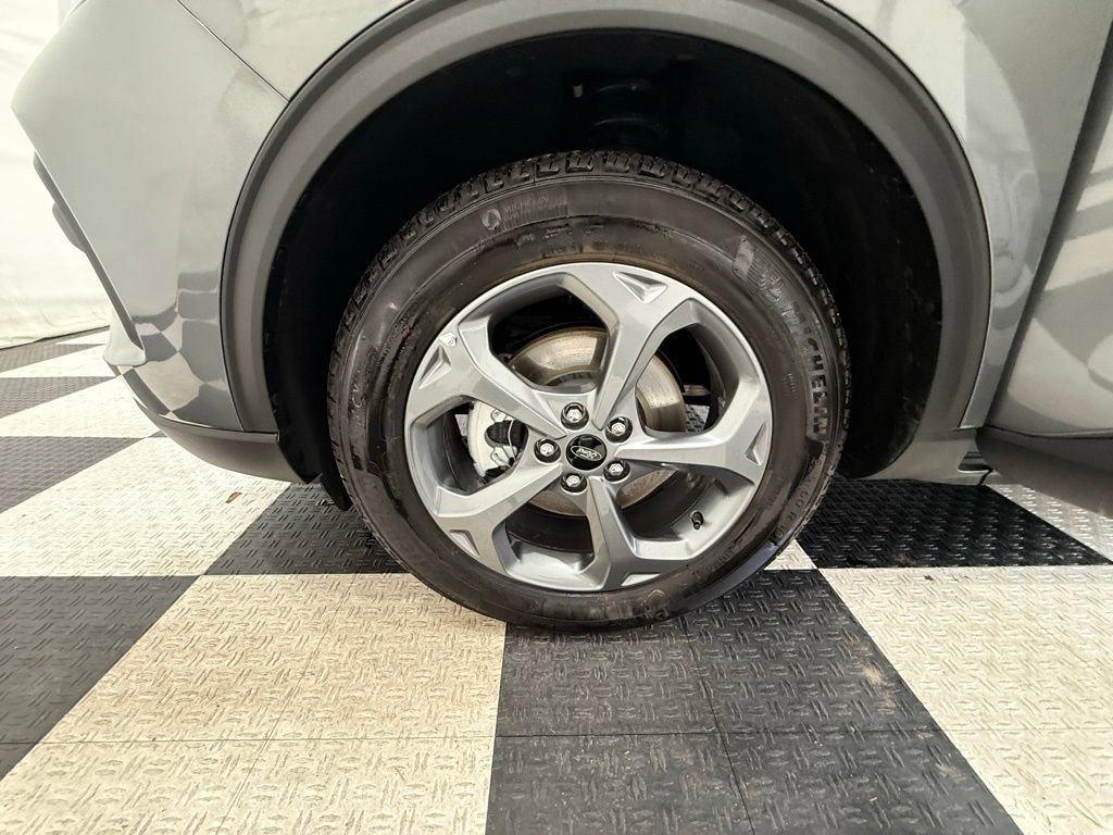 Certified 2025 Ford Escape ST-Line image 9