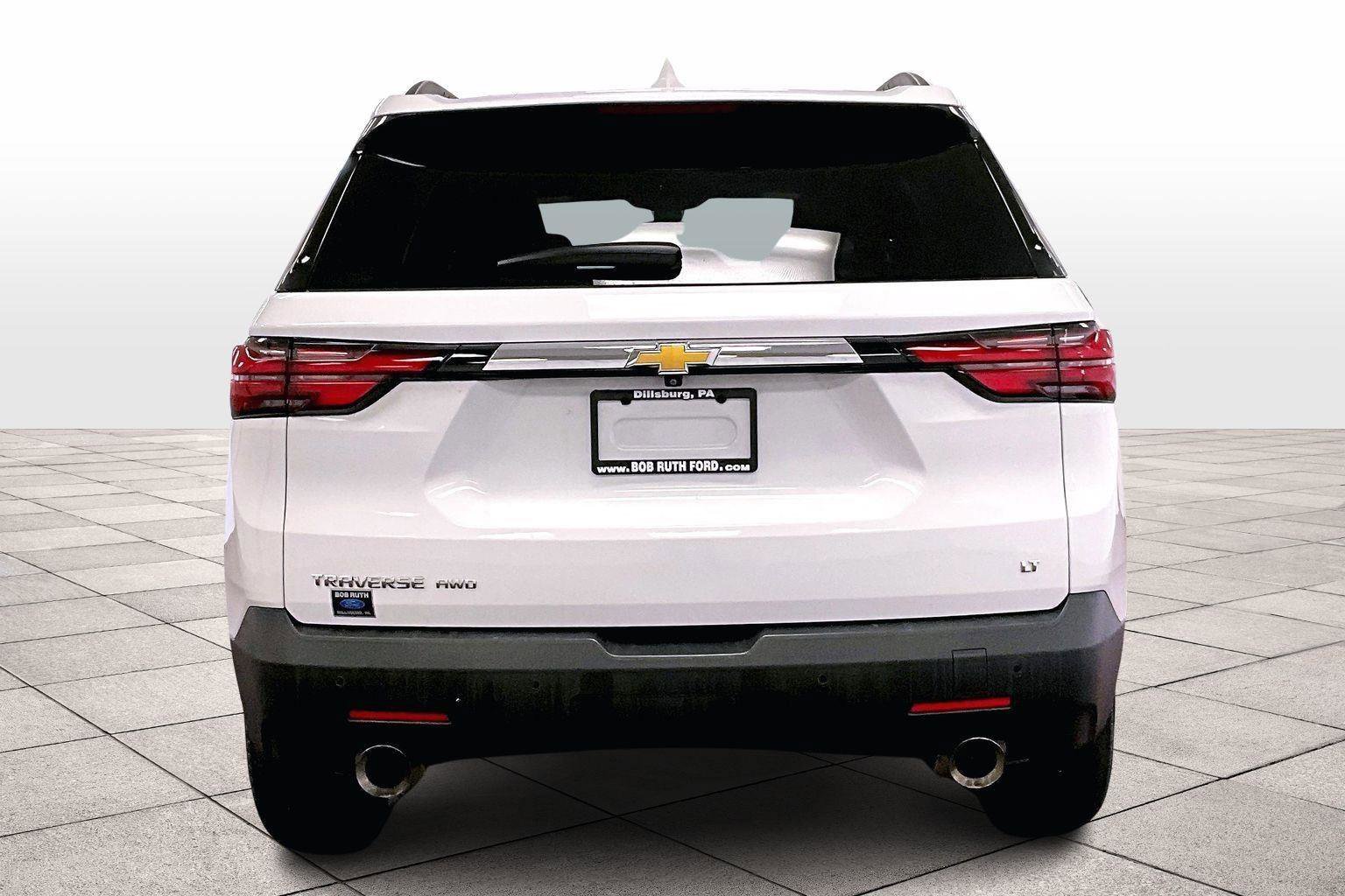 Used 2023 Chevrolet Traverse LT image 2