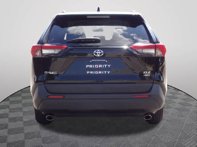 Used 2024 Toyota RAV4 XLE AWD/4WD image 3