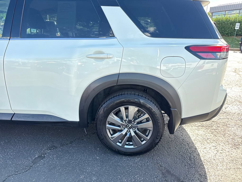 Used 2022 Nissan Pathfinder SV w/ SV Black Package FWD image 39