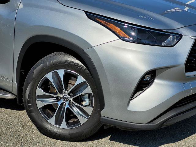 Used 2022 Toyota Highlander XLE AWD/4WD image 9