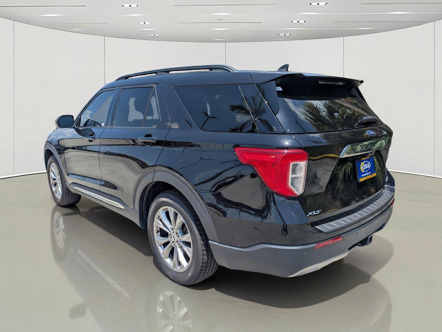 Certified 2023 Ford Explorer XLT w/ Equipment Group 202A AWD/4WD image 9