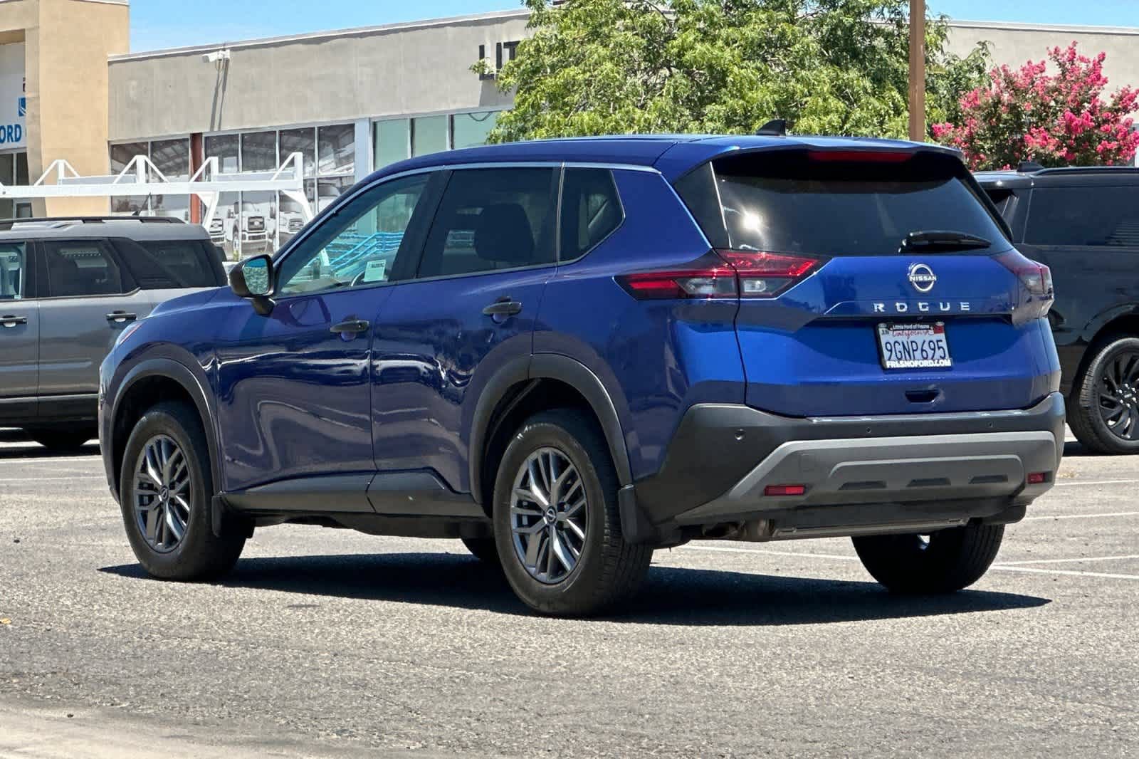 Used 2023 Nissan Rogue S FWD image 6