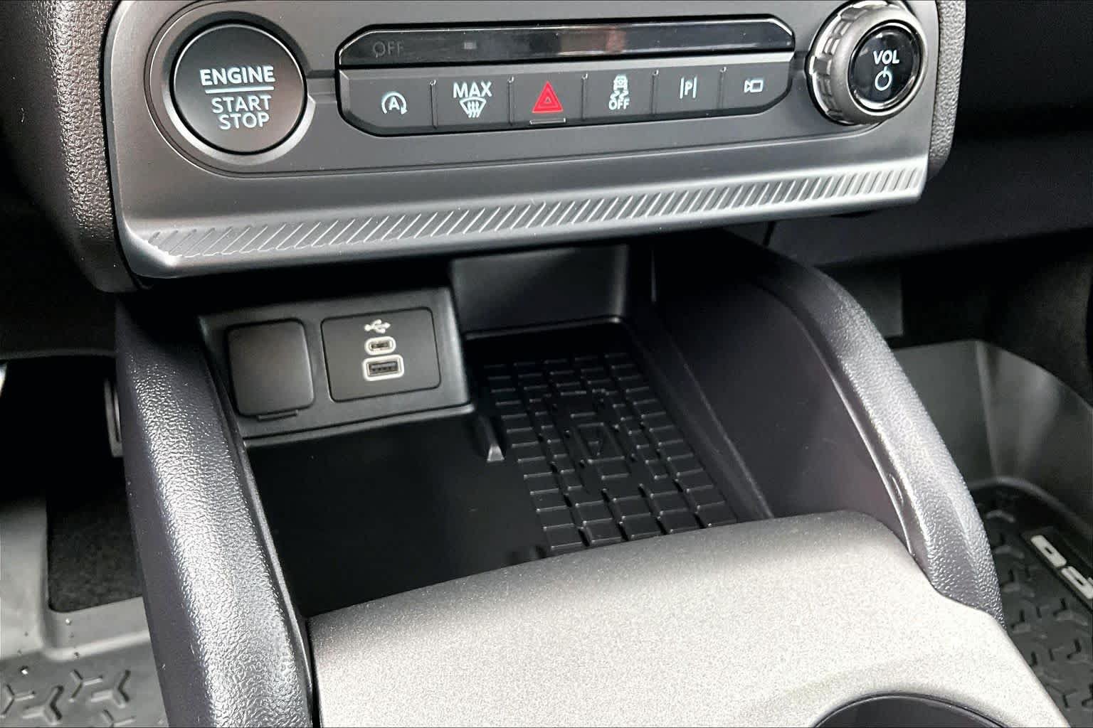 Certified 2025 Ford Bronco Sport Outer Banks w/ Outer Banks Tech Package+ AWD/4WD image 36