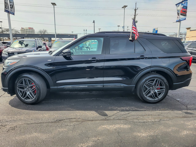 Certified 2025 Ford Explorer ST-Line w/ Premium Package image 2