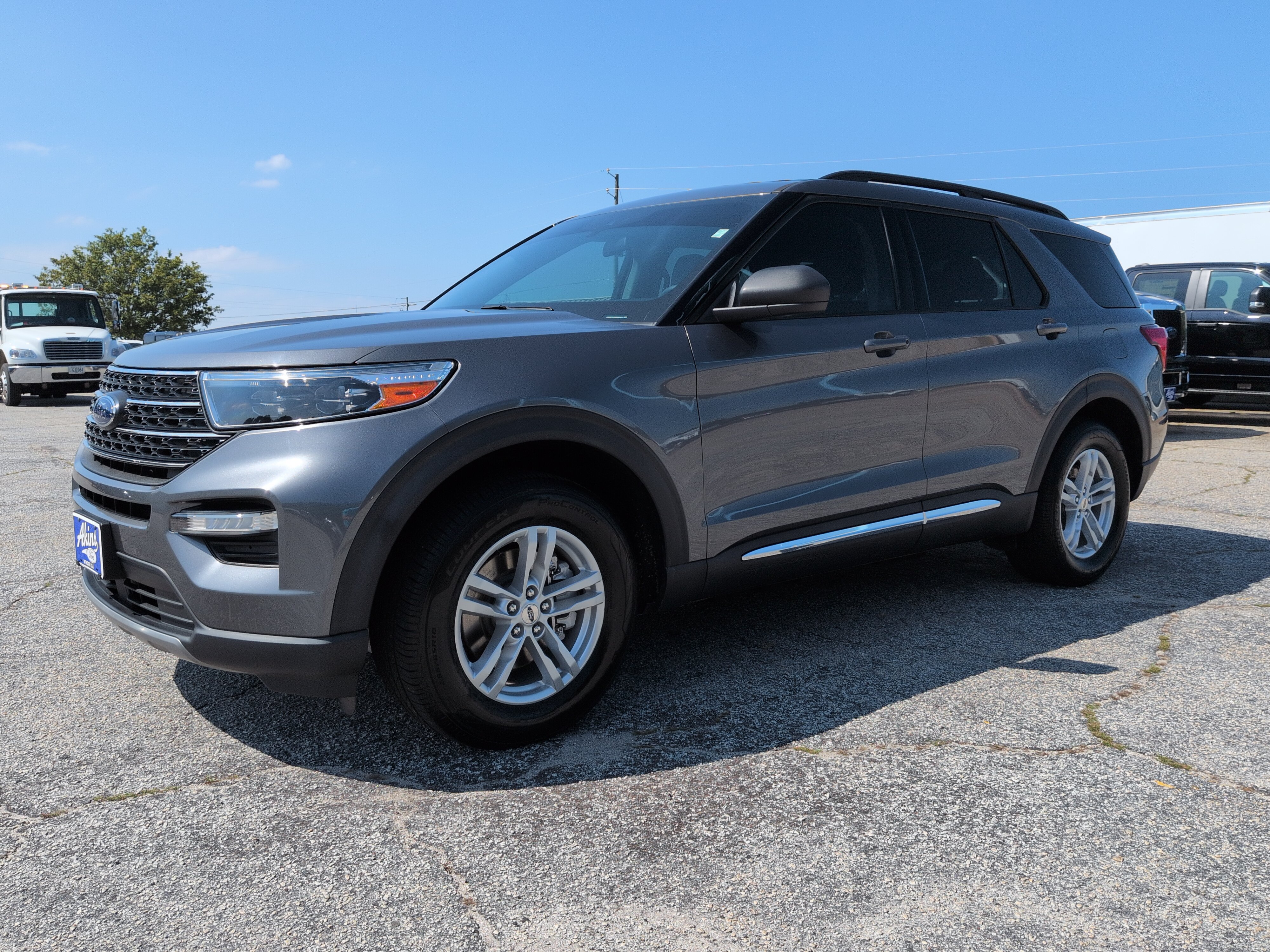 Certified 2022 Ford Explorer XLT w/ Equipment Group 202A RWD image 6