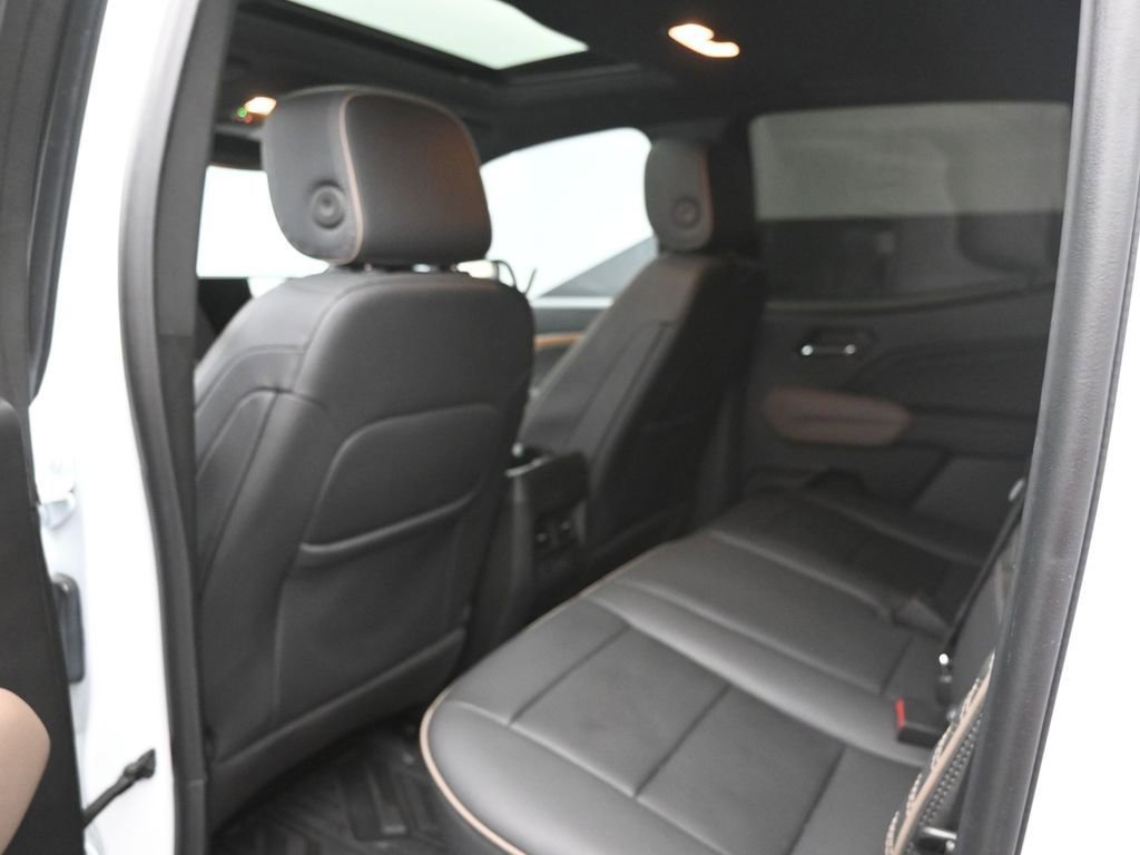 Used 2024 GMC Canyon Denali image 11