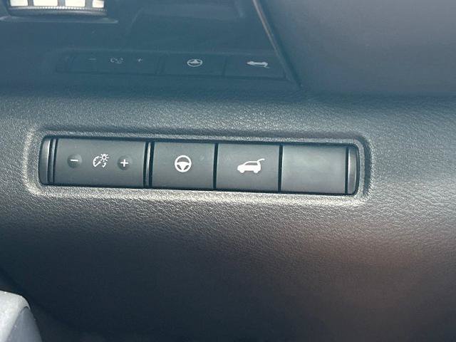 Used 2024 Nissan Pathfinder SV w/ SV Premium Package FWD image 29
