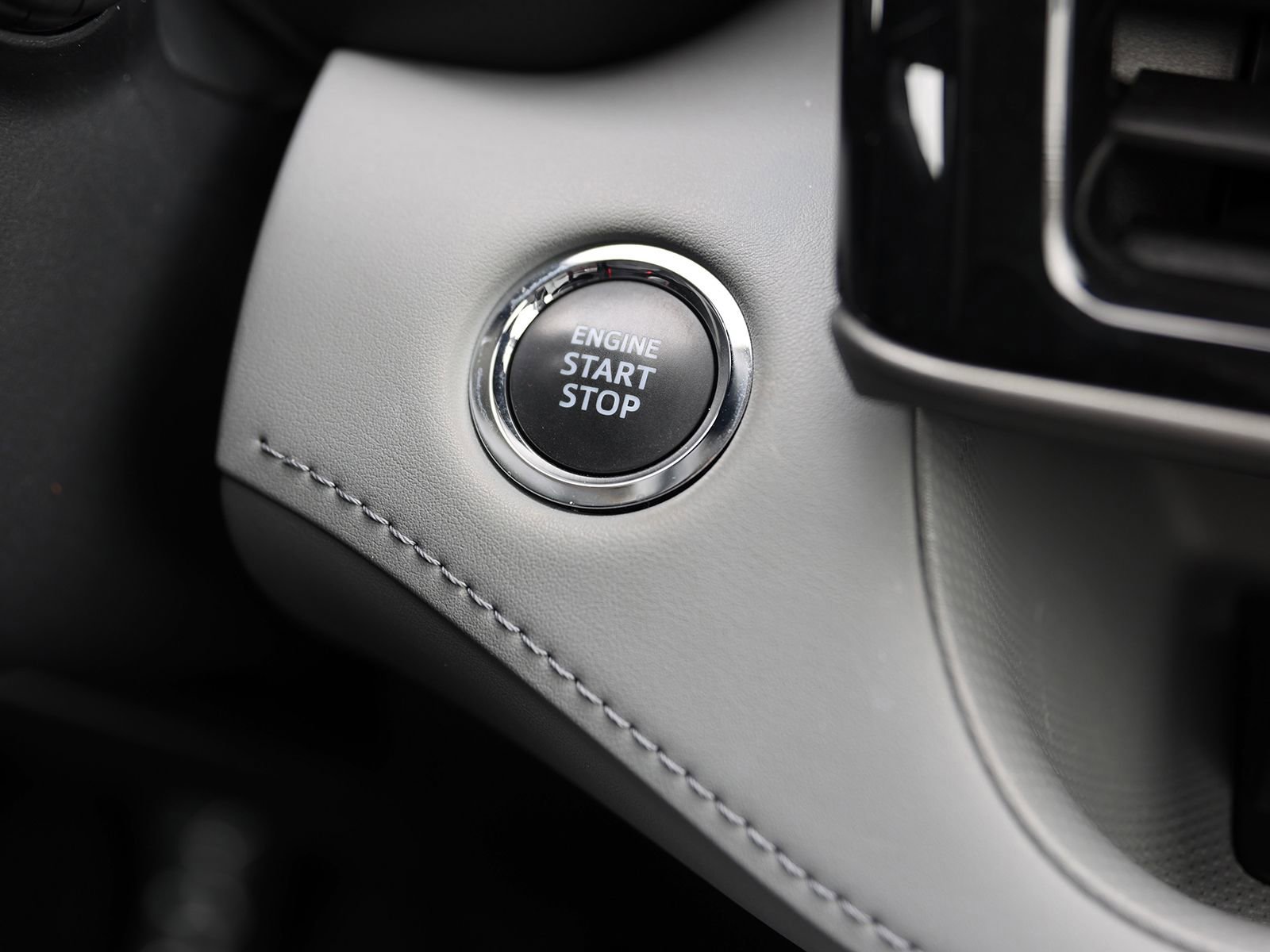 Used 2023 Toyota Highlander XLE AWD/4WD image 32