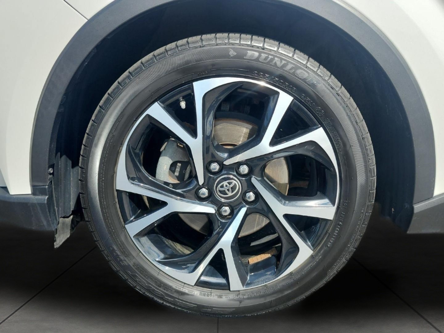 Used 2021 Toyota C-HR XLE FWD image 6