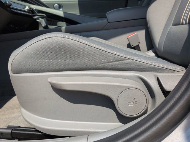 Used 2025 Hyundai Elantra SEL image 22
