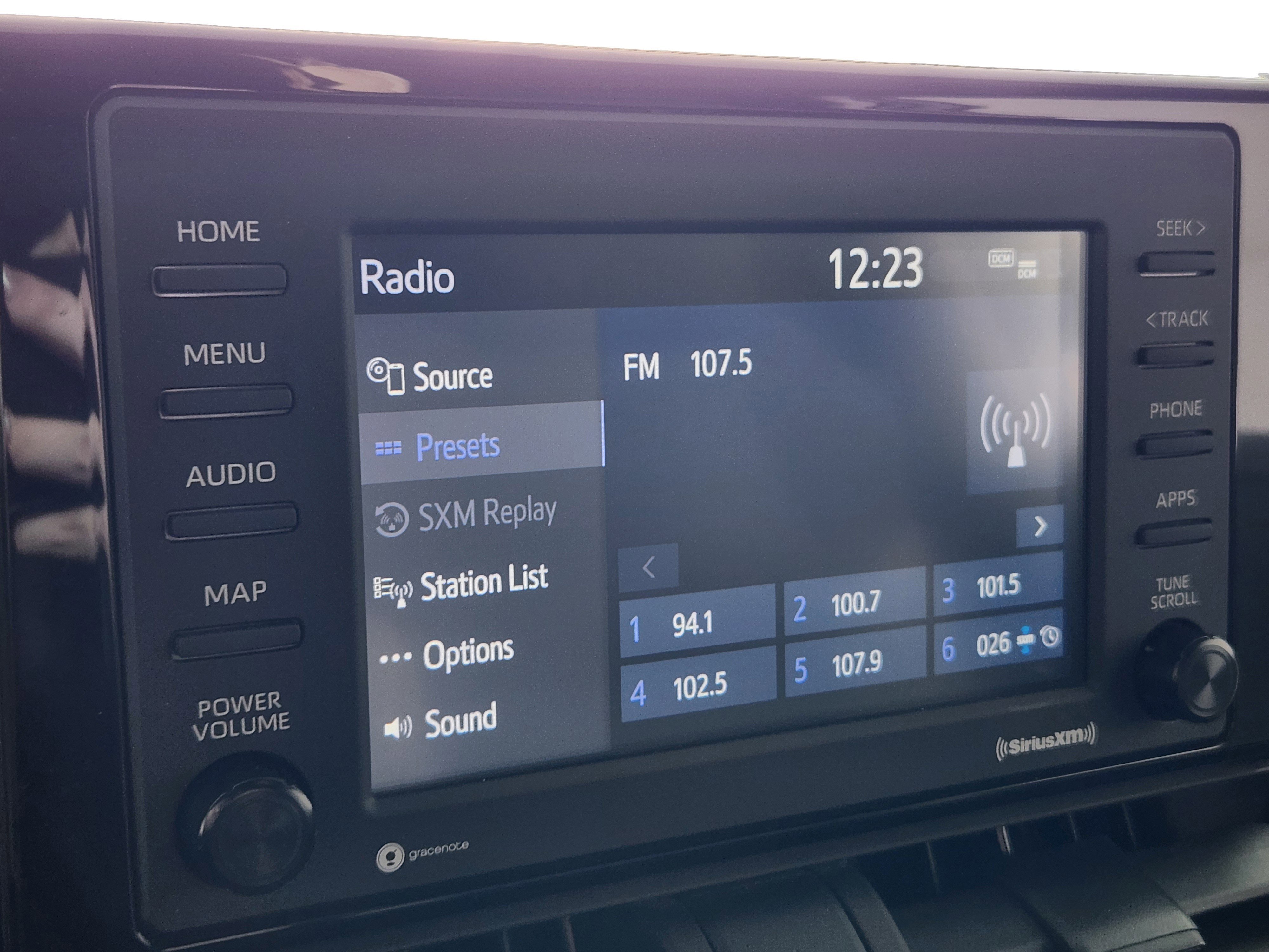 Used 2022 Toyota RAV4 XLE image 21